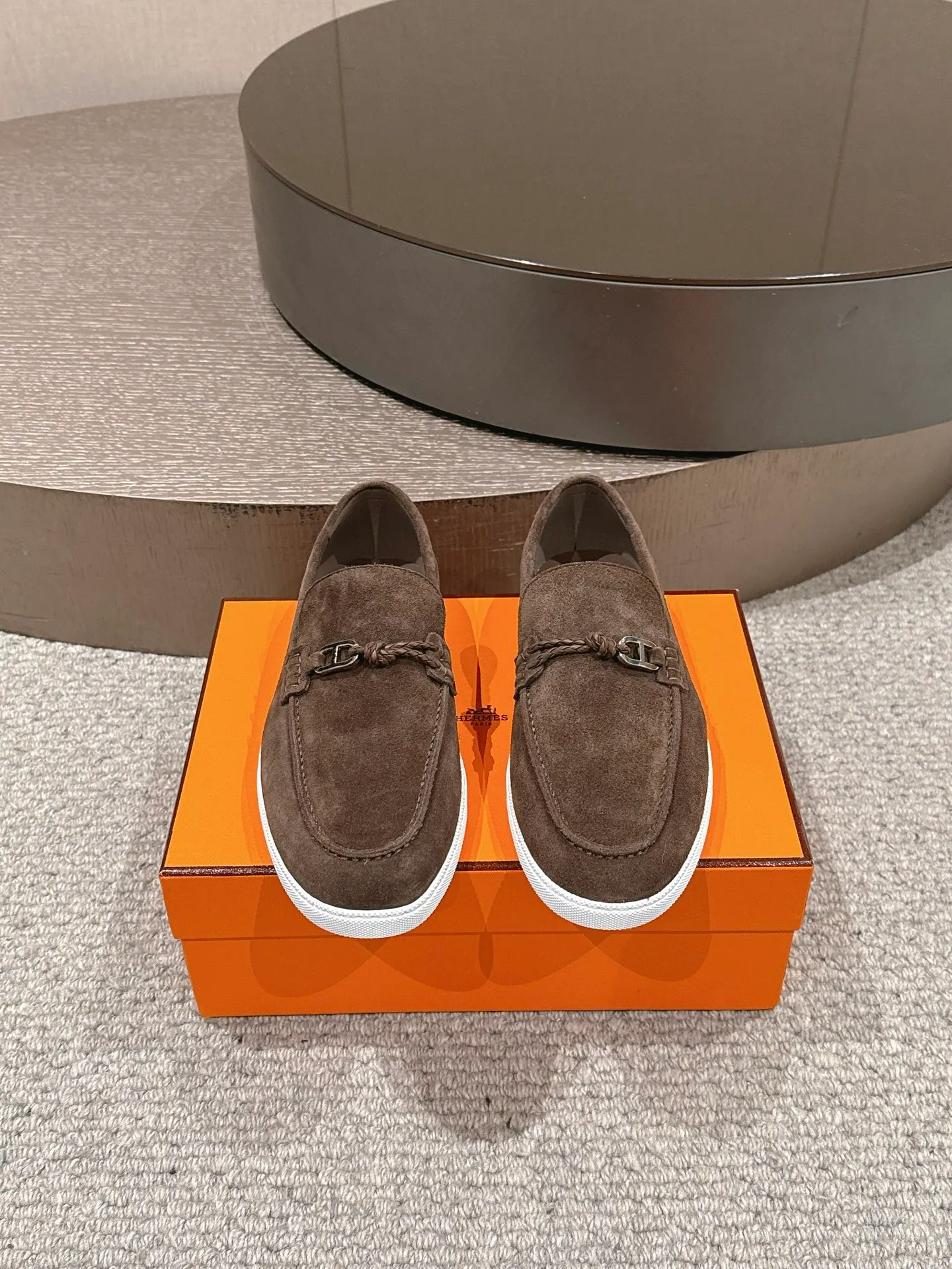 【ΗERMES】 P:540💰 Size: 39-45 (45.46. Customized) Hermes Men's Slip-on Loafers Lgnacio Series Couple's Loafers Casual Sports Shoes Original Purchase Development Made Goods This calfskin loafer is decorated with leather braiding and "Chaine d'Ancre" buckle. Fashionable nautical style loafers, ideal for land and seaside. Exquisite packaging at the delivery counter 🛍📦 Fabric: Original customized imported first-layer cowhide/cow suede Lining: Imported soft cowhide lining Sole: Original molded non-slip TPU material Bottom thickness: 2CM